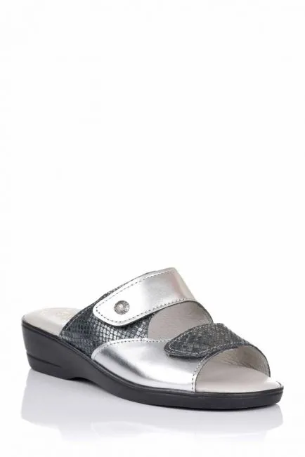 Sandalia plateada print serpiente