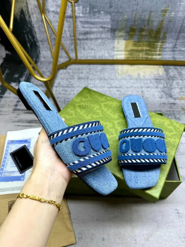 Sandalias planas de diseñador Sandalias de mezclilla de mezclilla de verano Mujeres de lujo para al aire libre Mujeres