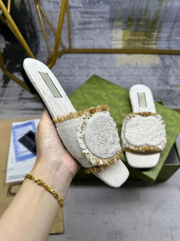Sandalias planas de diseñador Sandalias de mezclilla de mezclilla de verano Mujeres de lujo para al aire libre Mujeres
