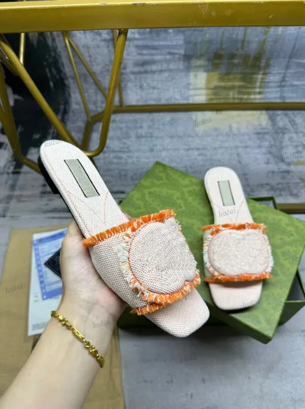 Sandalias planas de diseñador Sandalias de mezclilla de mezclilla de verano Mujeres de lujo para al aire libre Mujeres