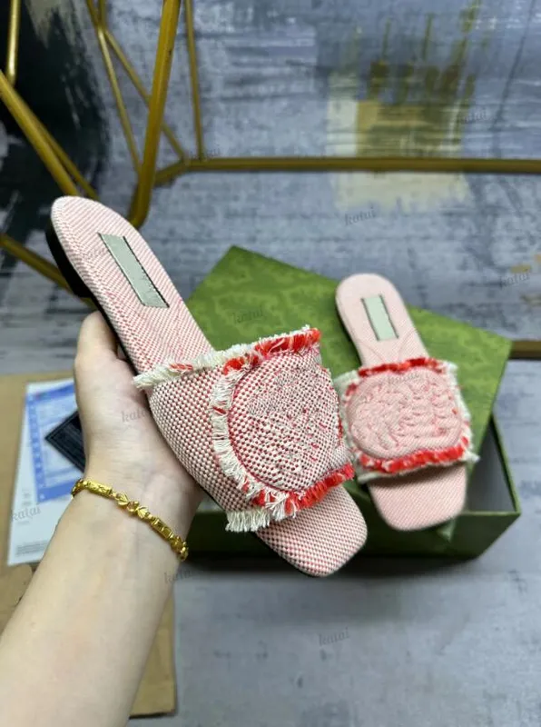 Sandalias planas de diseñador Sandalias de mezclilla de mezclilla de verano Mujeres de lujo para al aire libre Mujeres