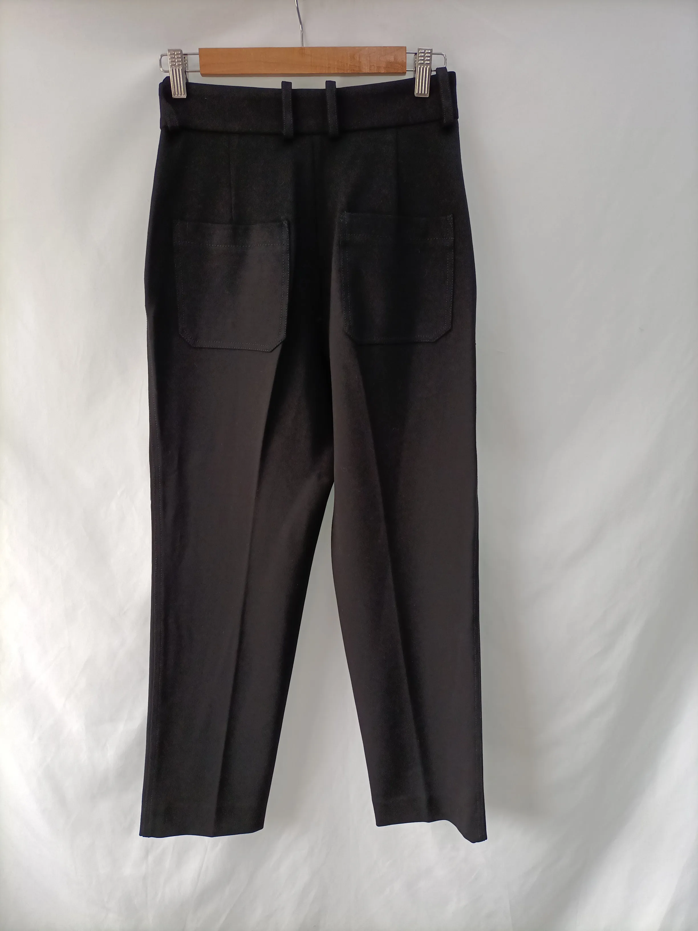 SANDRO. Pantalón negro elástico T.34