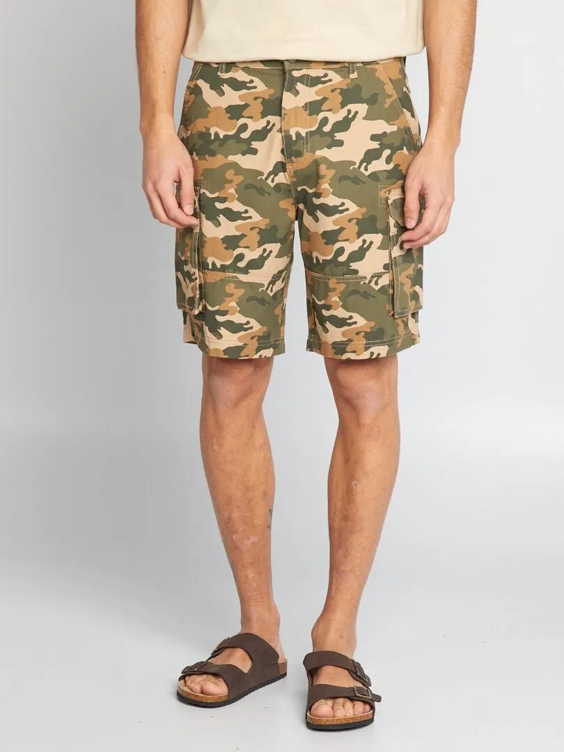 SHORT CHINO CON BOLSILLOS EN LOS LATERALES  KAKI