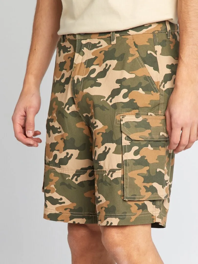 SHORT CHINO CON BOLSILLOS EN LOS LATERALES  KAKI