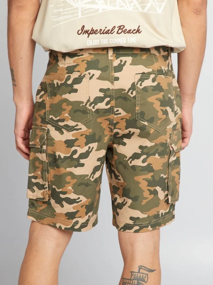 SHORT CHINO CON BOLSILLOS EN LOS LATERALES  KAKI