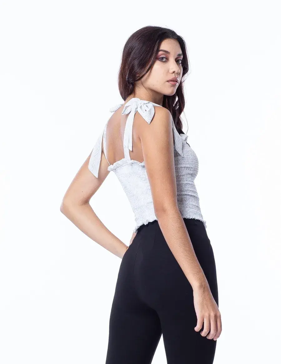 Top con tiras ajustables con lazo unicolor