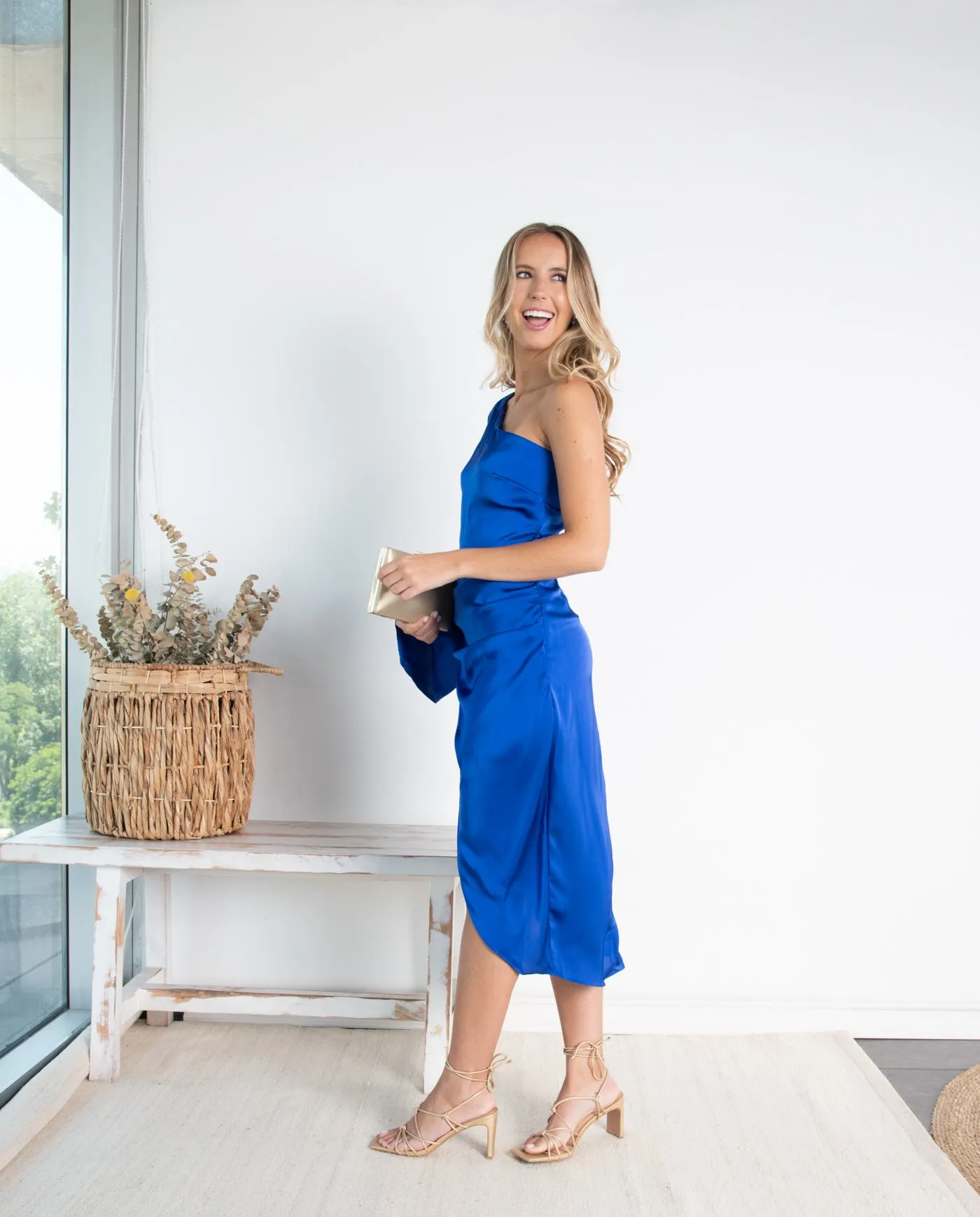 Vestido Midi de Fiesta Adriana Una Manga Azul Royal