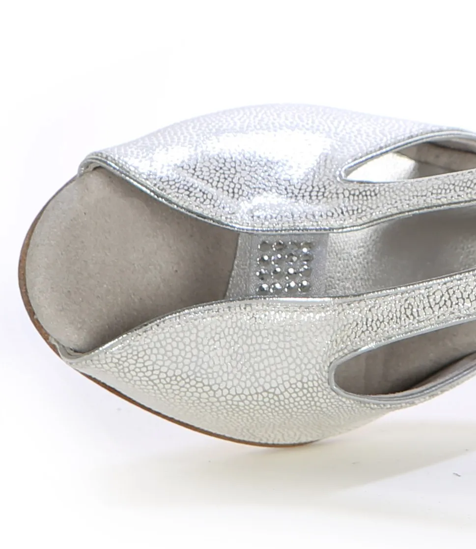 Zapato de fiesta plateado elegante
