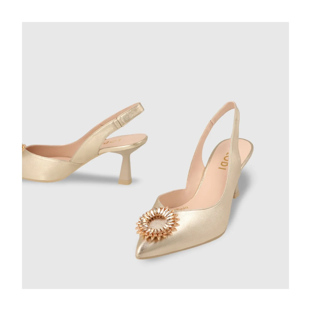 ZAPATOS DE SALÓN DORADOS MARINELA