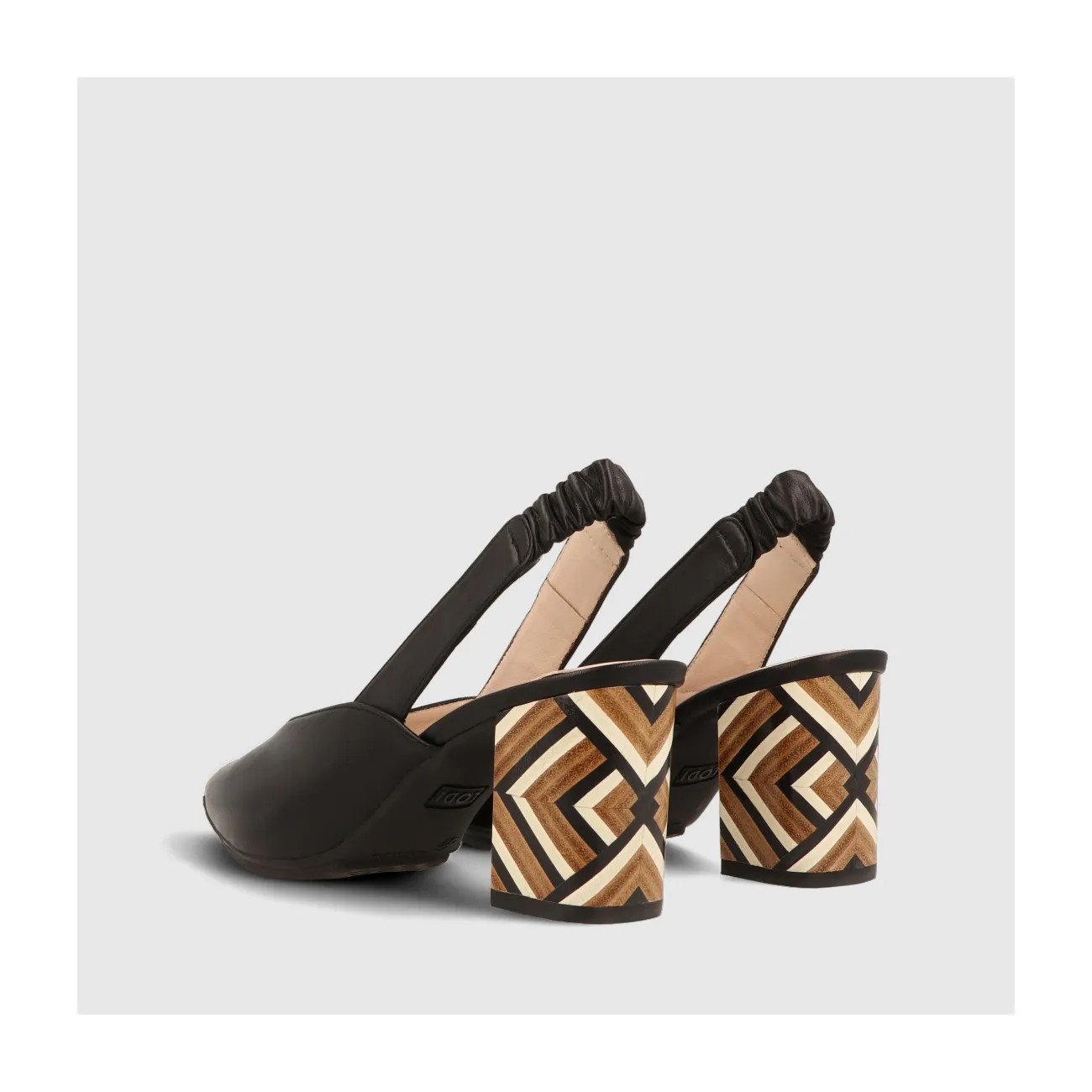 ZAPATOS DE SALÓN NEGROS MODESTARO