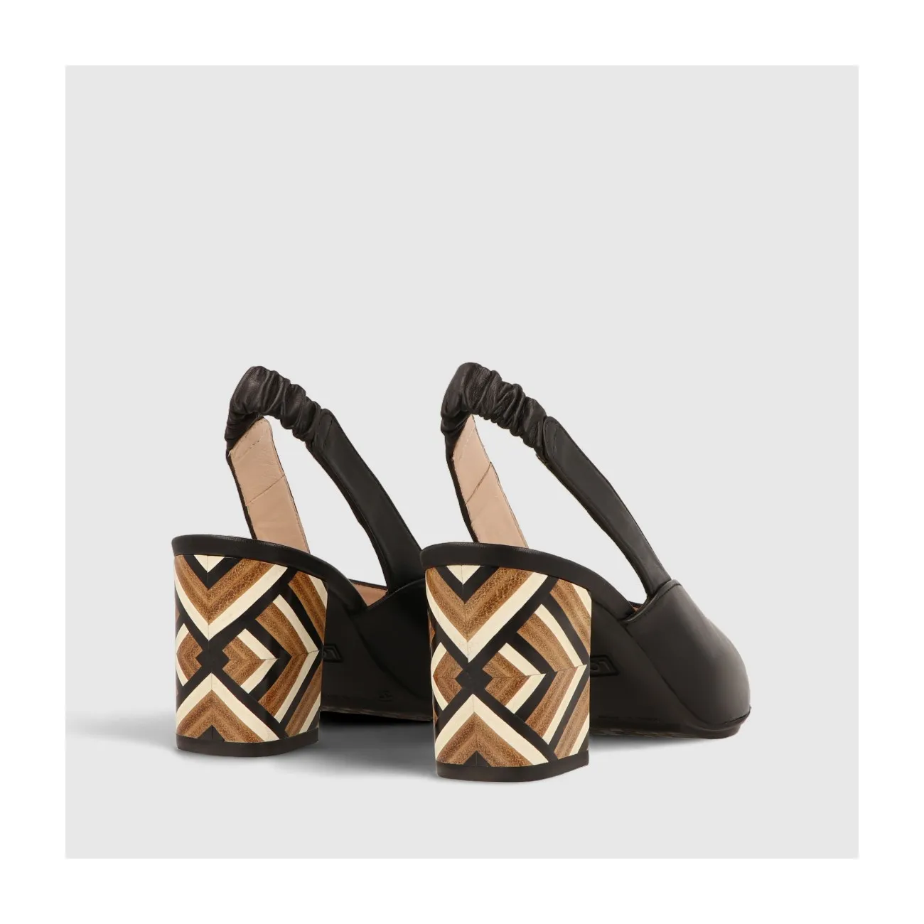 ZAPATOS DE SALÓN NEGROS MODESTARO
