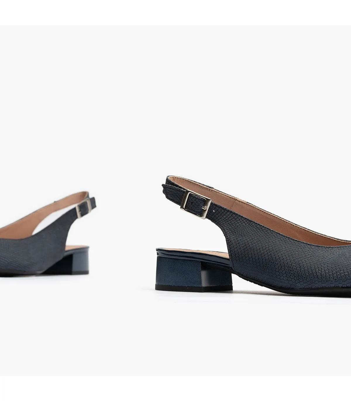 Zapatos de salón de mujer destalonado en piel tacón bajo AZ
