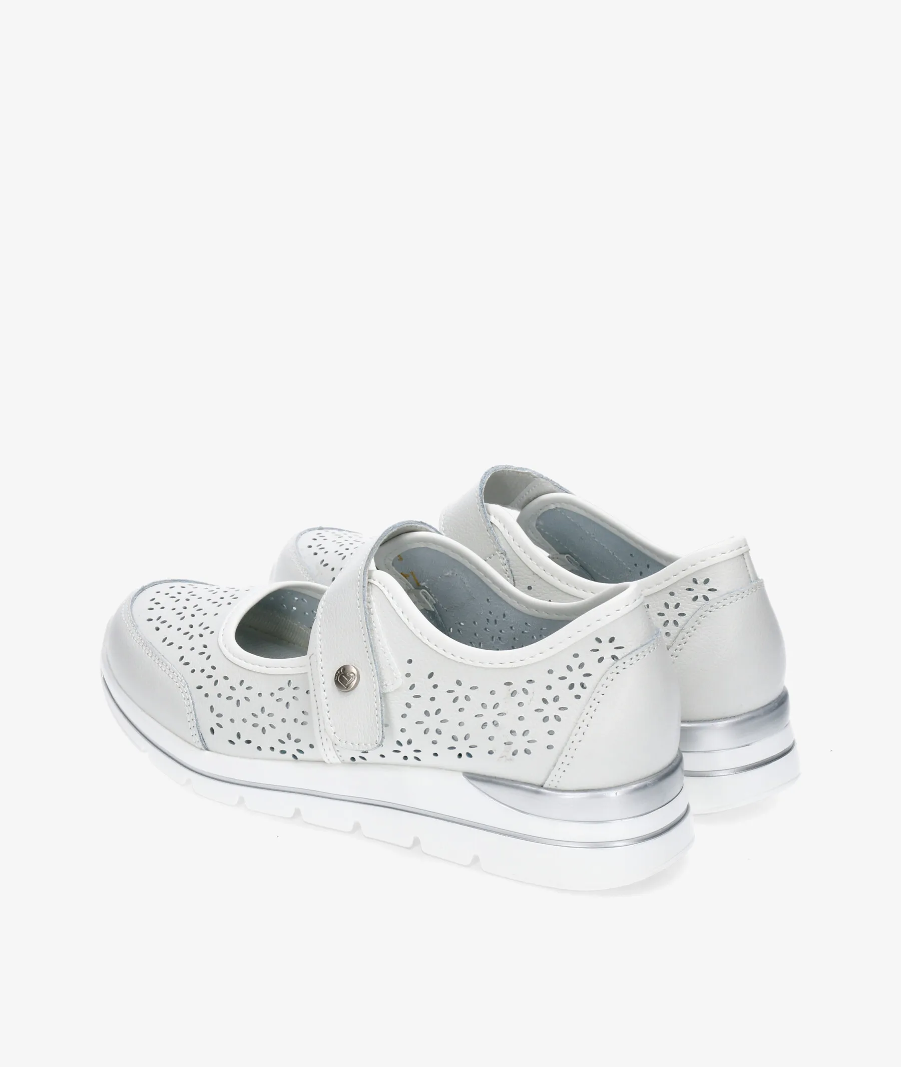 Zapatos de tacón bajo AMARPIES 26380 en blanco