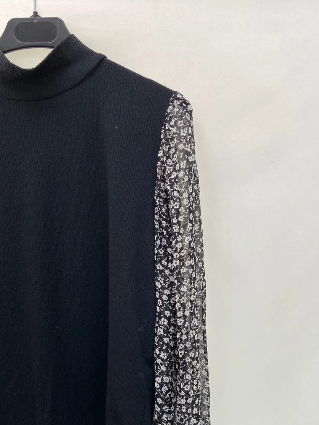 ZARA.Top negro doble textura T.M